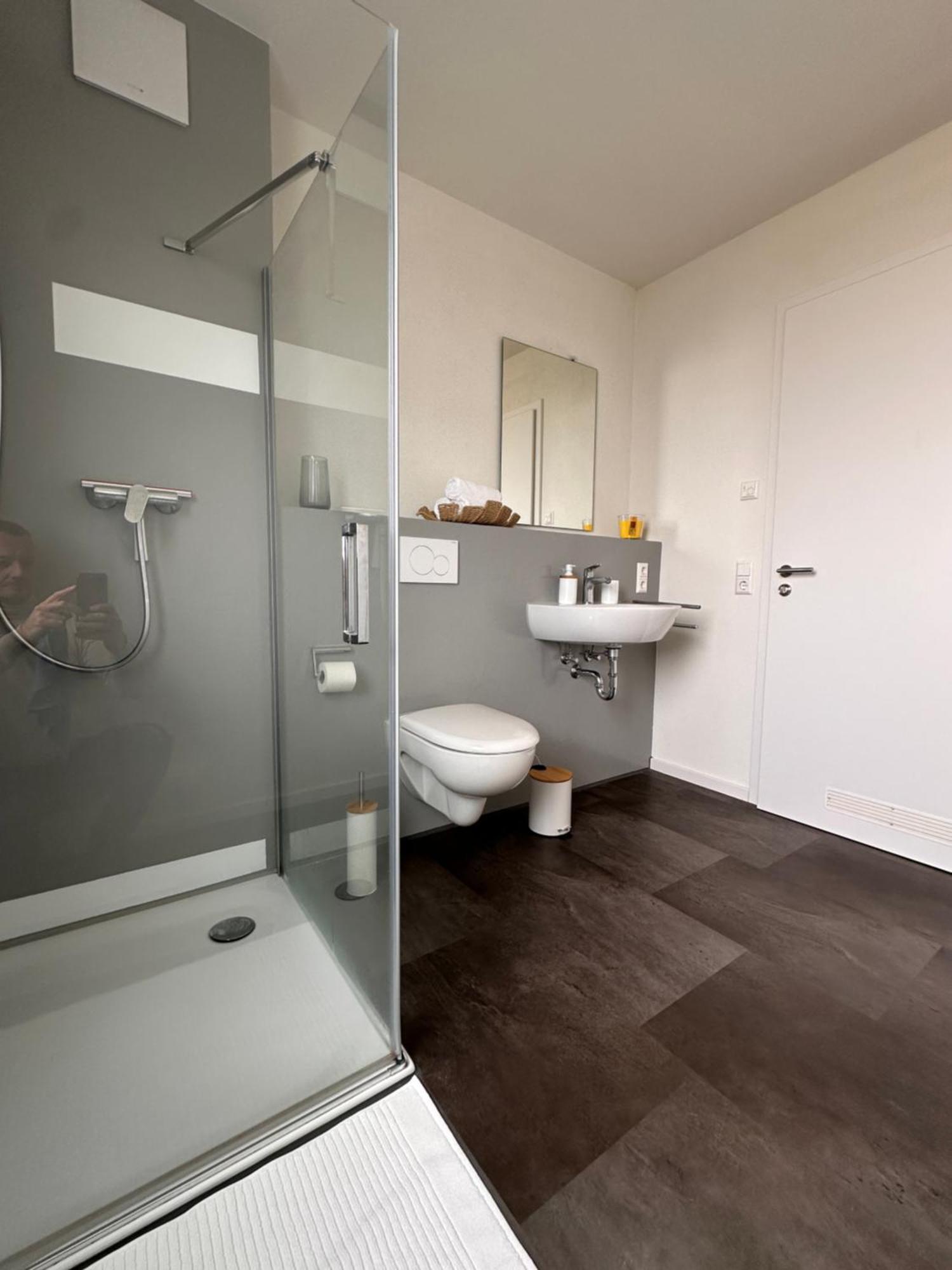 Amao-sepia I 86qm I King-size Beds I Netflix I Privat Balcony I Free Parking I Near Europapark Apartment *