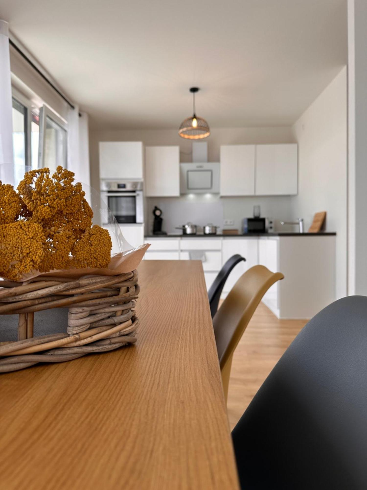Apartment Amao-sepia I 86qm I King-size Beds I Netflix I Privat Balcony I Free Parking I Near Europapark *