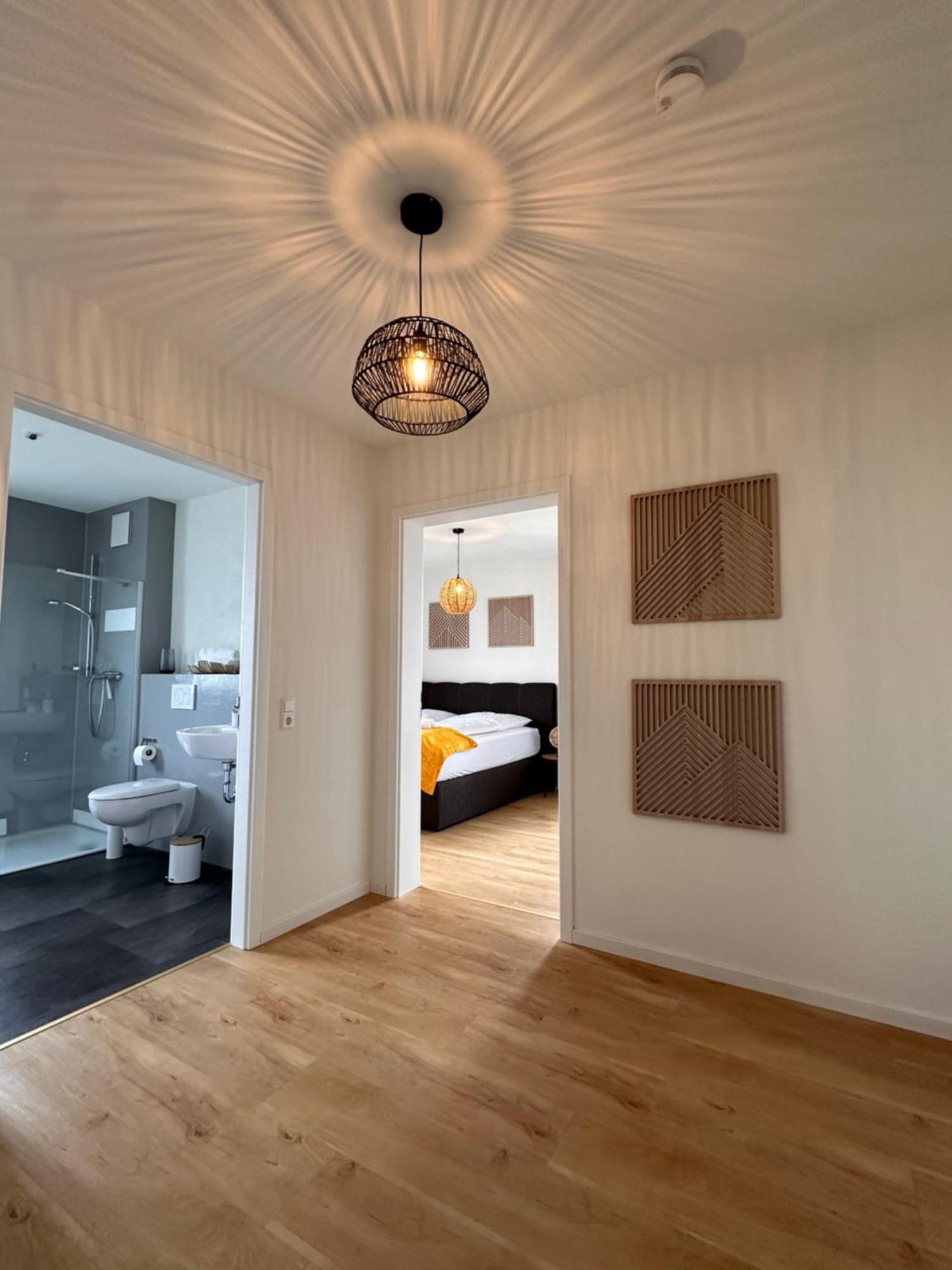 Amao-sepia I 86qm I King-size Beds I Netflix I Privat Balcony I Free Parking I Near Europapark Rheinhausen