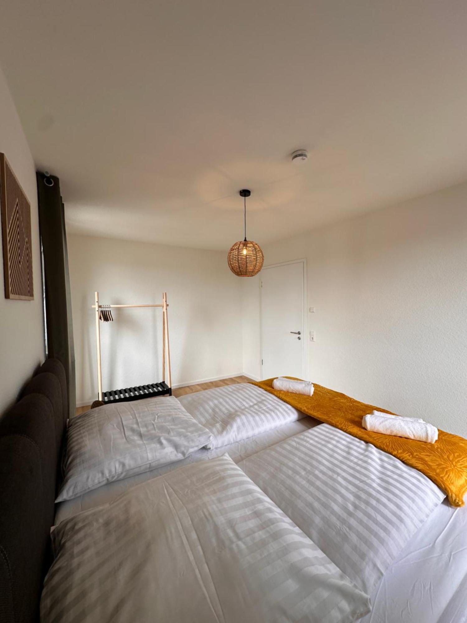 Amao-sepia I 86qm I King-size Beds I Netflix I Privat Balcony I Free Parking I Near Europapark * Rheinhausen