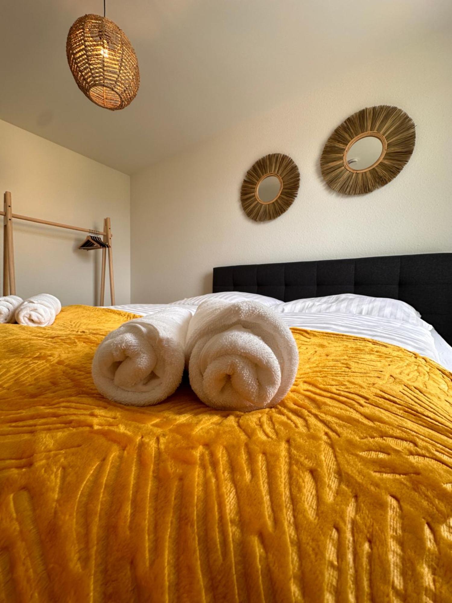 Apartment Amao-sepia I 86qm I King-size Beds I Netflix I Privat Balcony I Free Parking I Near Europapark Rheinhausen