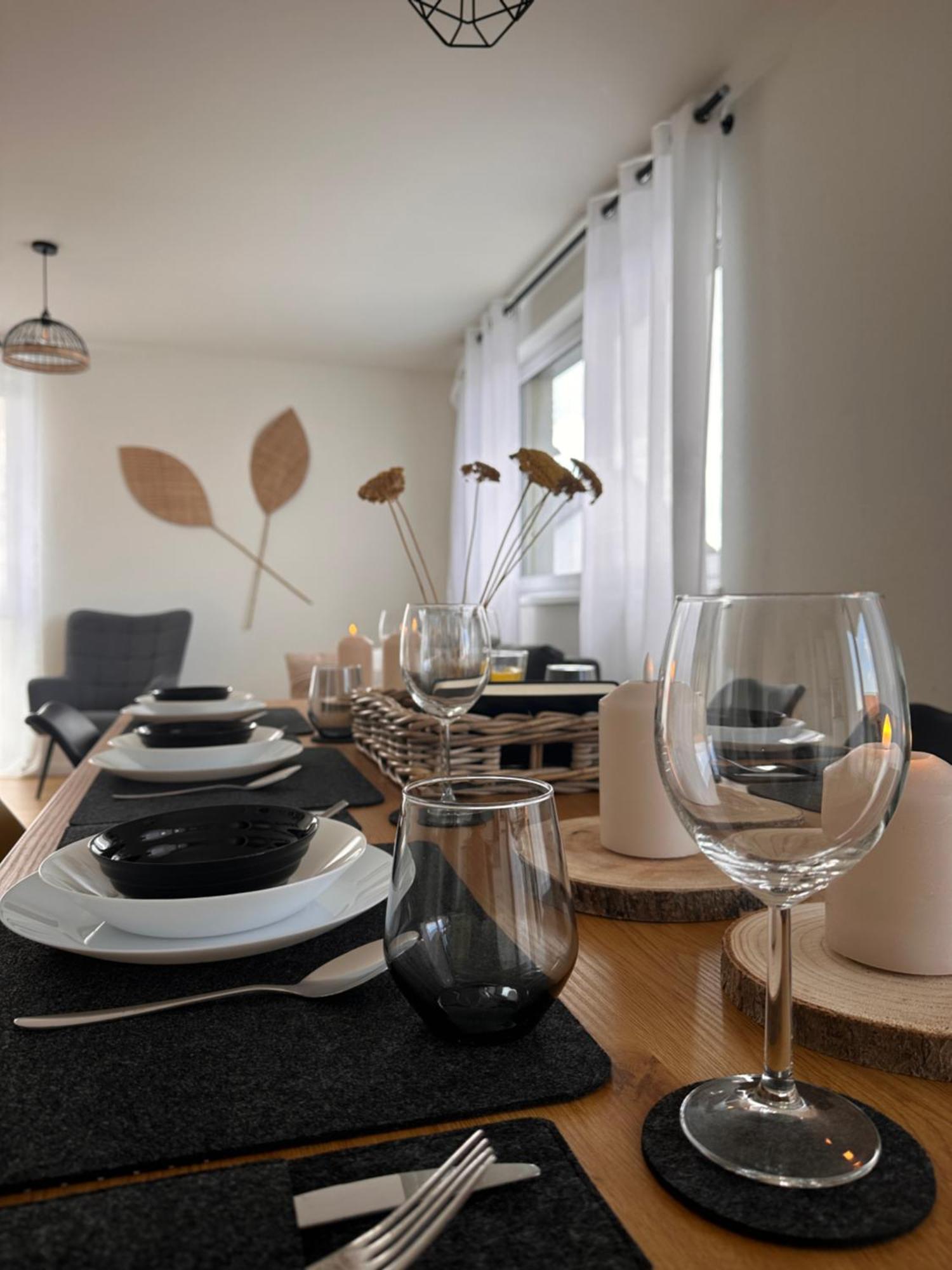 Amao-sepia I 86qm I King-size Beds I Netflix I Privat Balcony I Free Parking I Near Europapark Rheinhausen